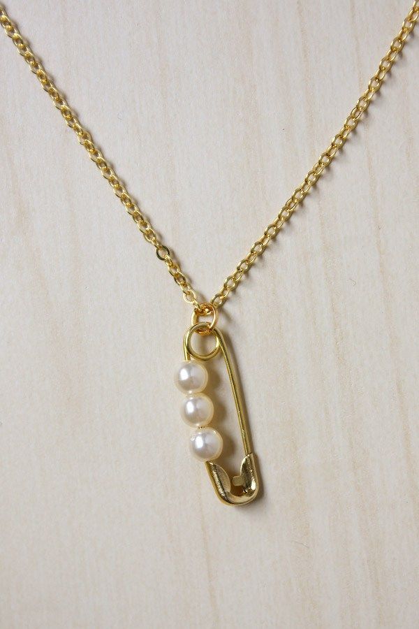 Safety pin and pearl jewellery diy tutorial