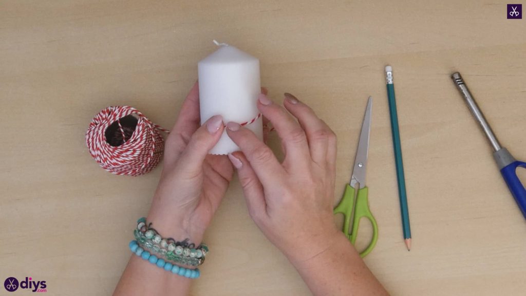 Diy valentine’s candle red paper step 3a