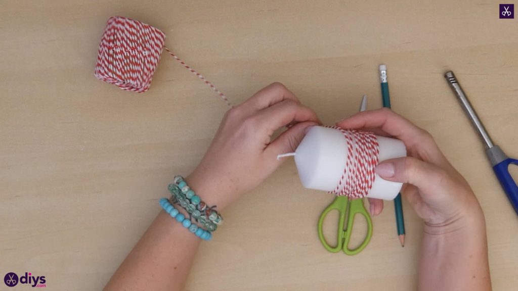 Diy valentine’s candle red paper step 3b