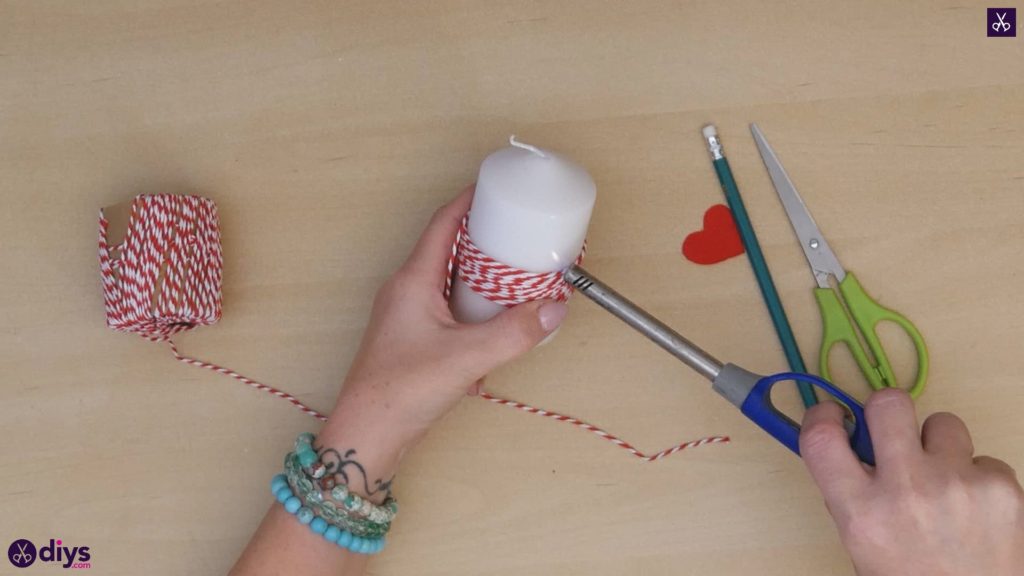 Diy valentine’s candle red paper step 3d