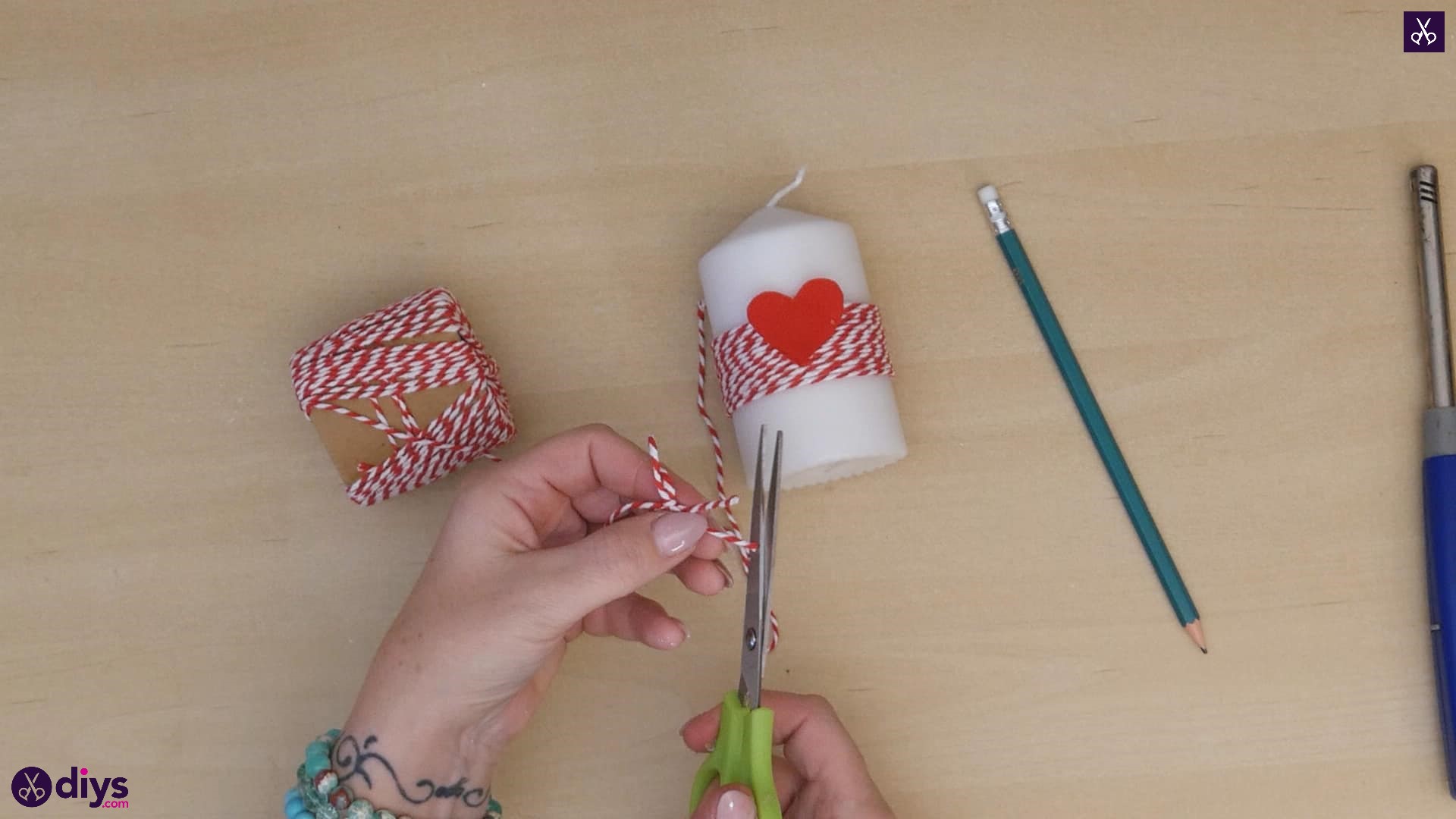 Diy valentine’s candle red paper step 5a