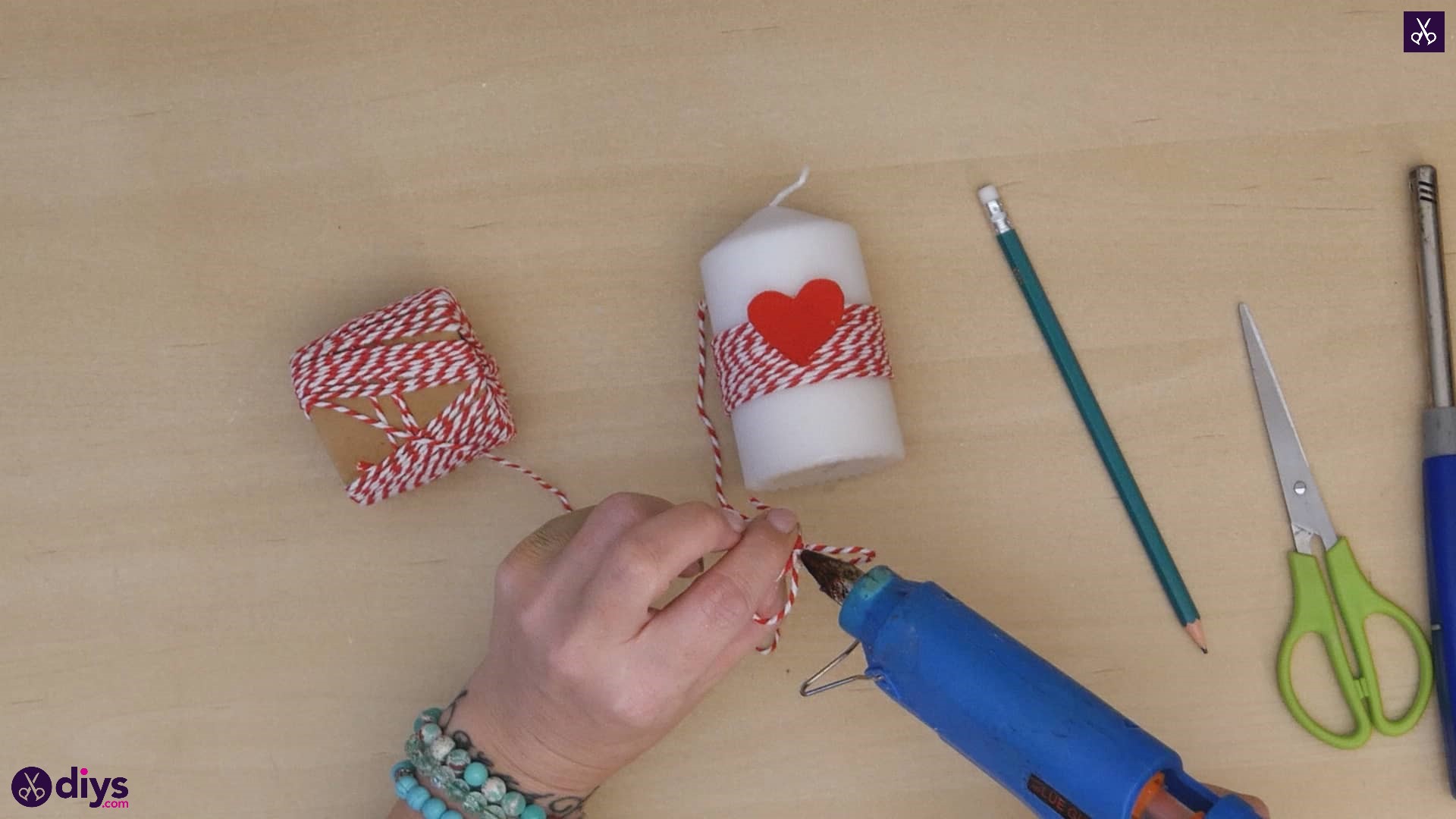 Diy valentine’s candle red paper step 5b